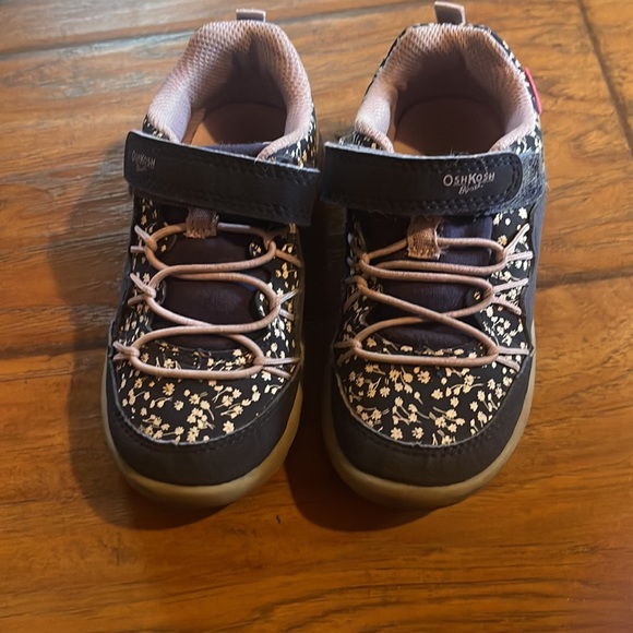 Oshkosh sneakers 9T - Picture 6 of 6